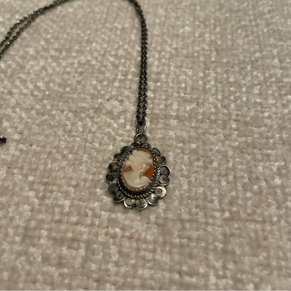 Vintage 800 Silver Cameo Pendant Necklace - Picture 2 of 5